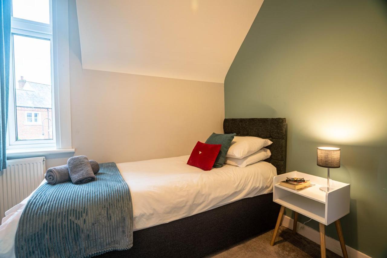 The Becket - Three Bedroom City Centre House With Parking Κάντεμπερι Εξωτερικό φωτογραφία